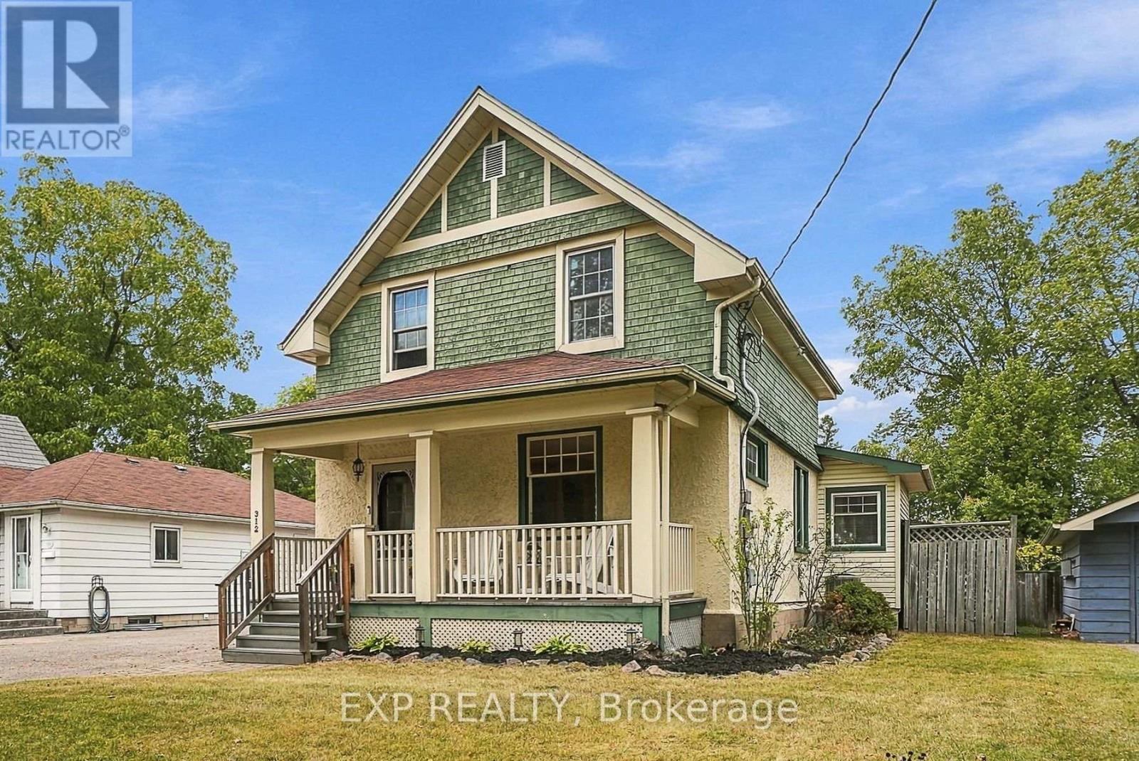 312 Walnut Street W, Whitby, Ontario  L1N 2W1 - Photo 2 - E13846852