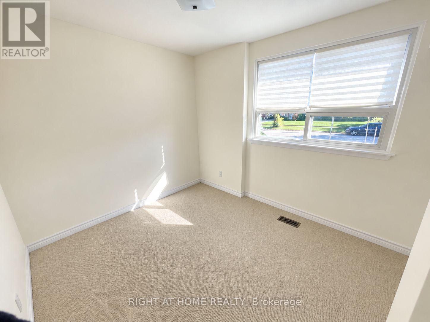 223 Ellendale Drive, Toronto, Ontario  M1P 1P5 - Photo 7 - E13846936
