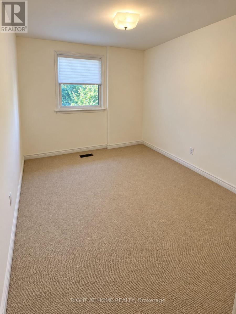 223 Ellendale Drive, Toronto, Ontario  M1P 1P5 - Photo 8 - E13846936