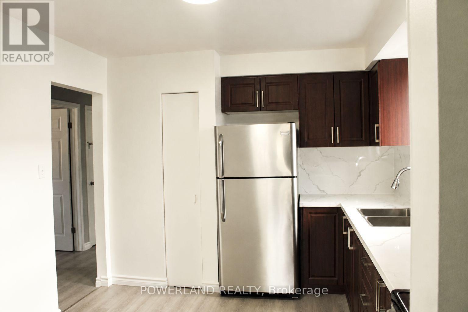 505 Harris Court, Whitby, Ontario  L1N 3C6 - Photo 4 - E13846964
