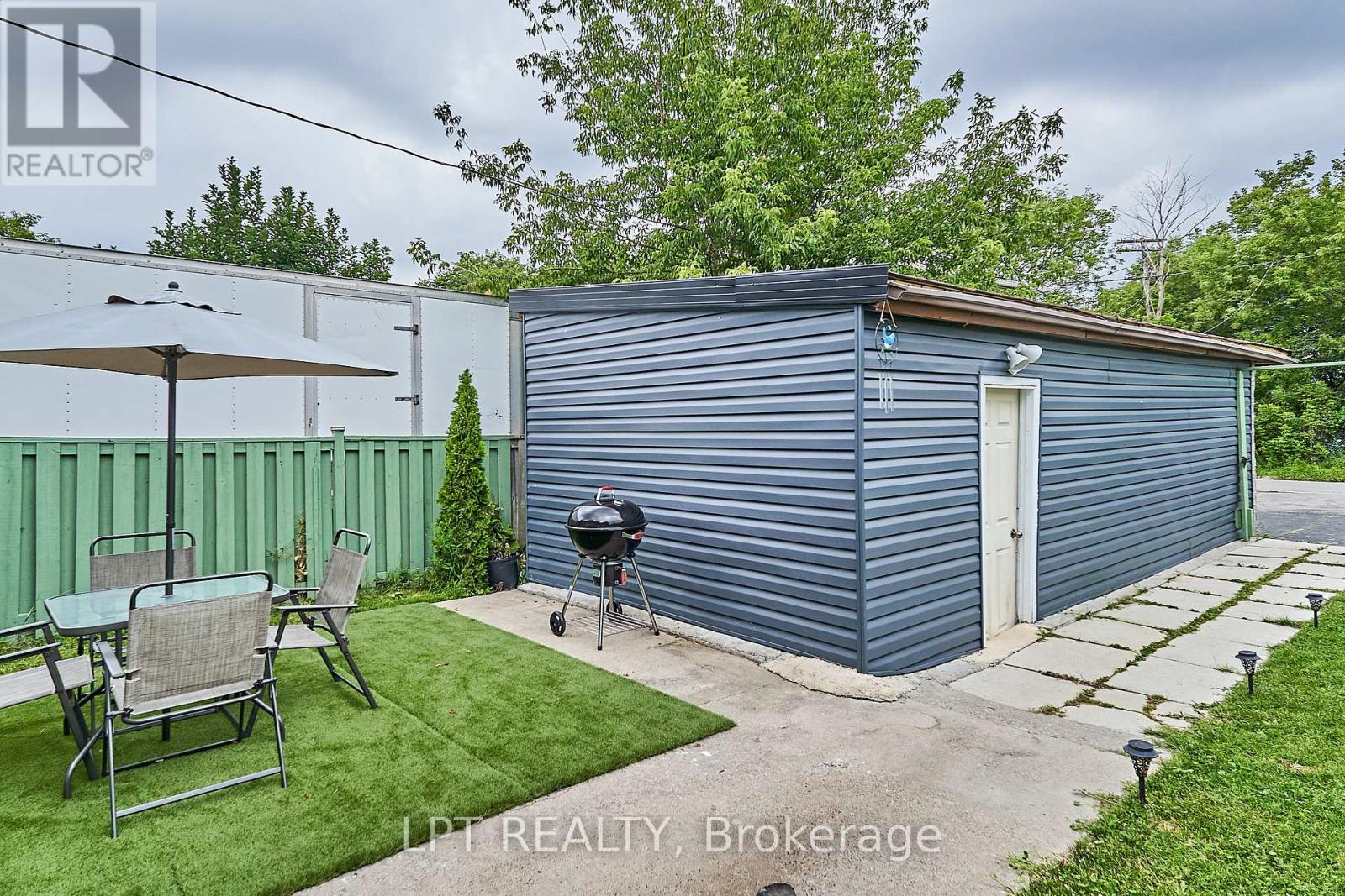 15 Knights Road, Oshawa, Ontario  L1H 4M5 - Photo 3 - E13847212