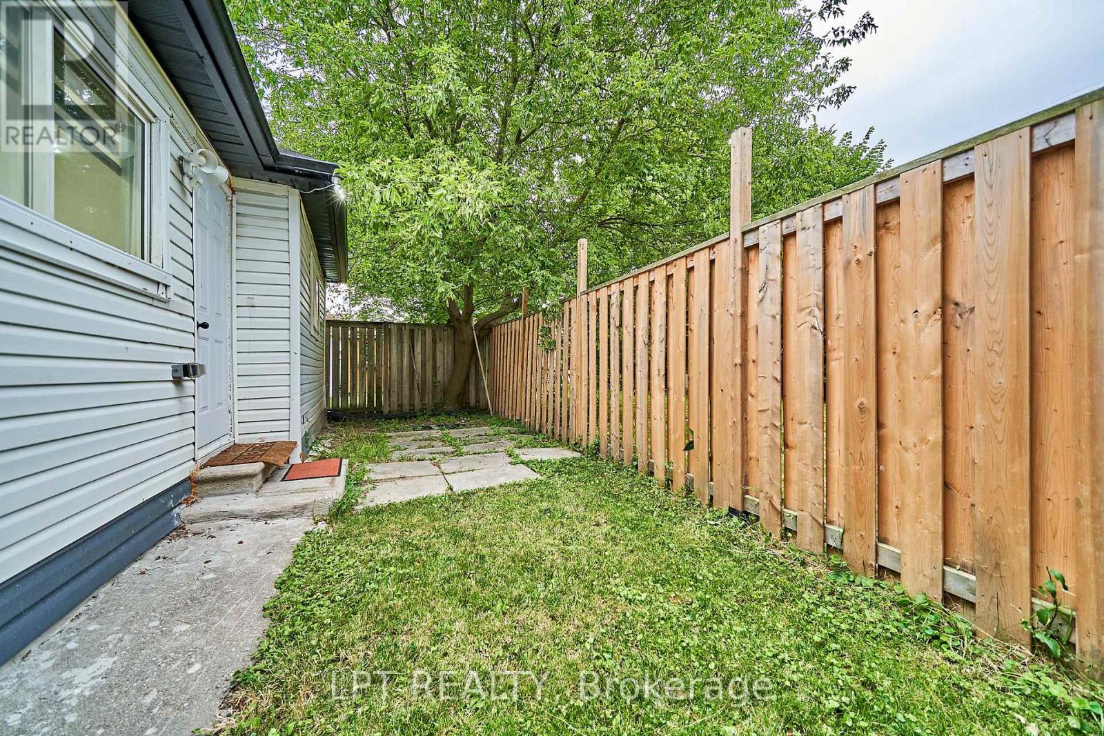 15 Knights Road, Oshawa, Ontario  L1H 4M5 - Photo 4 - E13847212