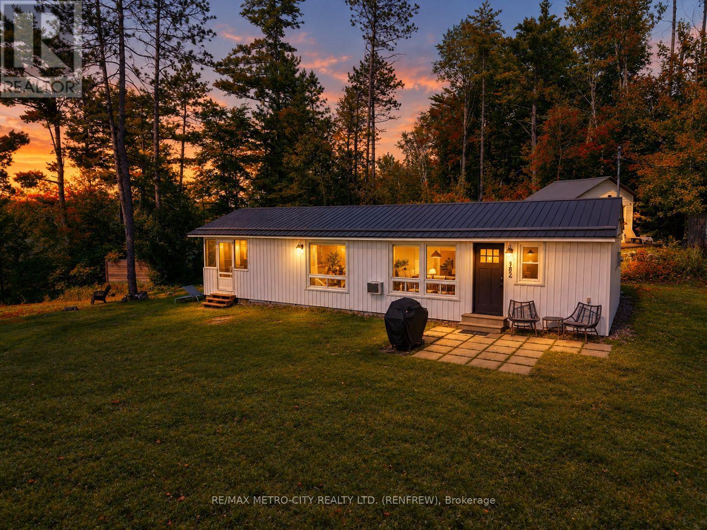 982 STONES LAKE ROAD, Greater Madawaska, Ontario