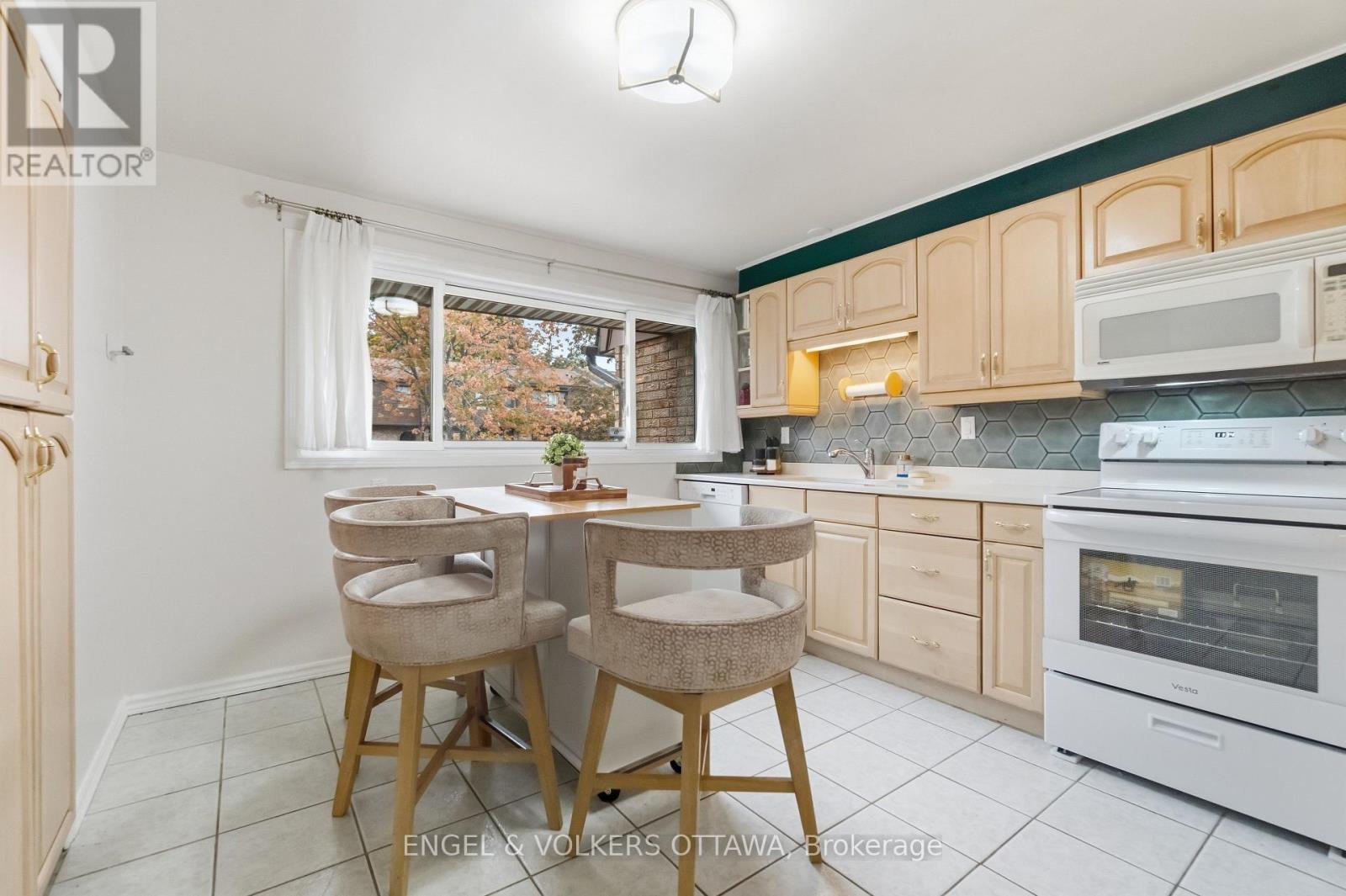 18 - 2 Bertona Street, Ottawa, Ontario  K2G 0W2 - Photo 17 - X13846878