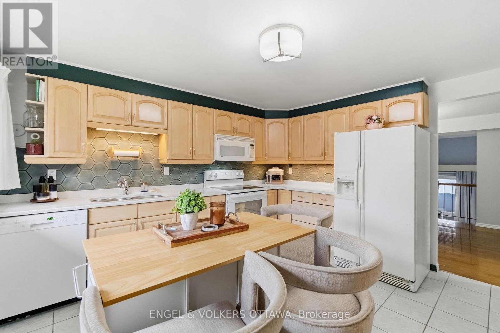18 - 2 Bertona Street, Ottawa, Ontario  K2G 0W2 - Photo 18 - X13846878