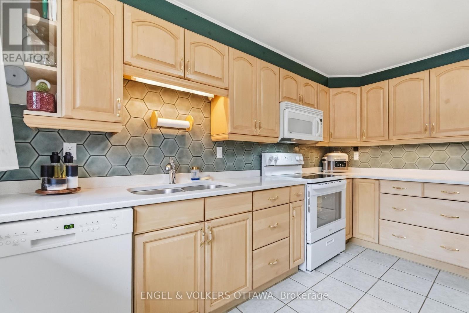 18 - 2 Bertona Street, Ottawa, Ontario  K2G 0W2 - Photo 20 - X13846878