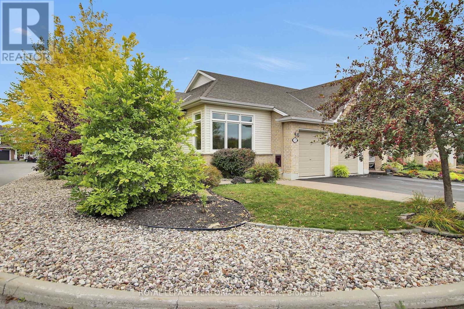 522 Silverbell Crescent, Ottawa, Ontario  K1T 0P1 - Photo 4 - X13847096