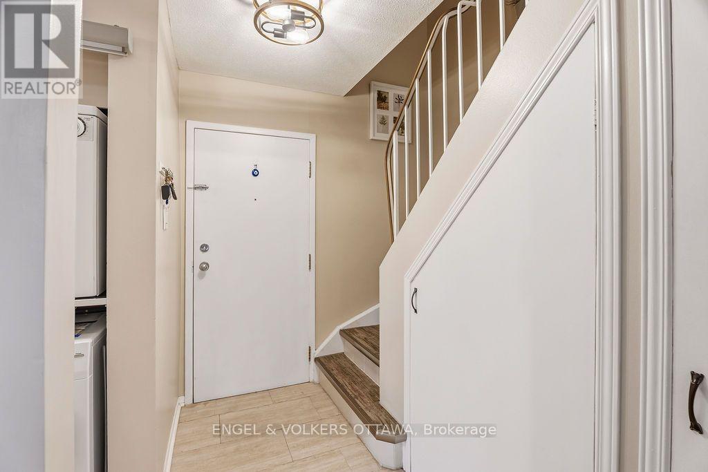 8 - 260 Fenerty Court, Ottawa, Ontario  K2L 3A7 - Photo 4 - X13847286