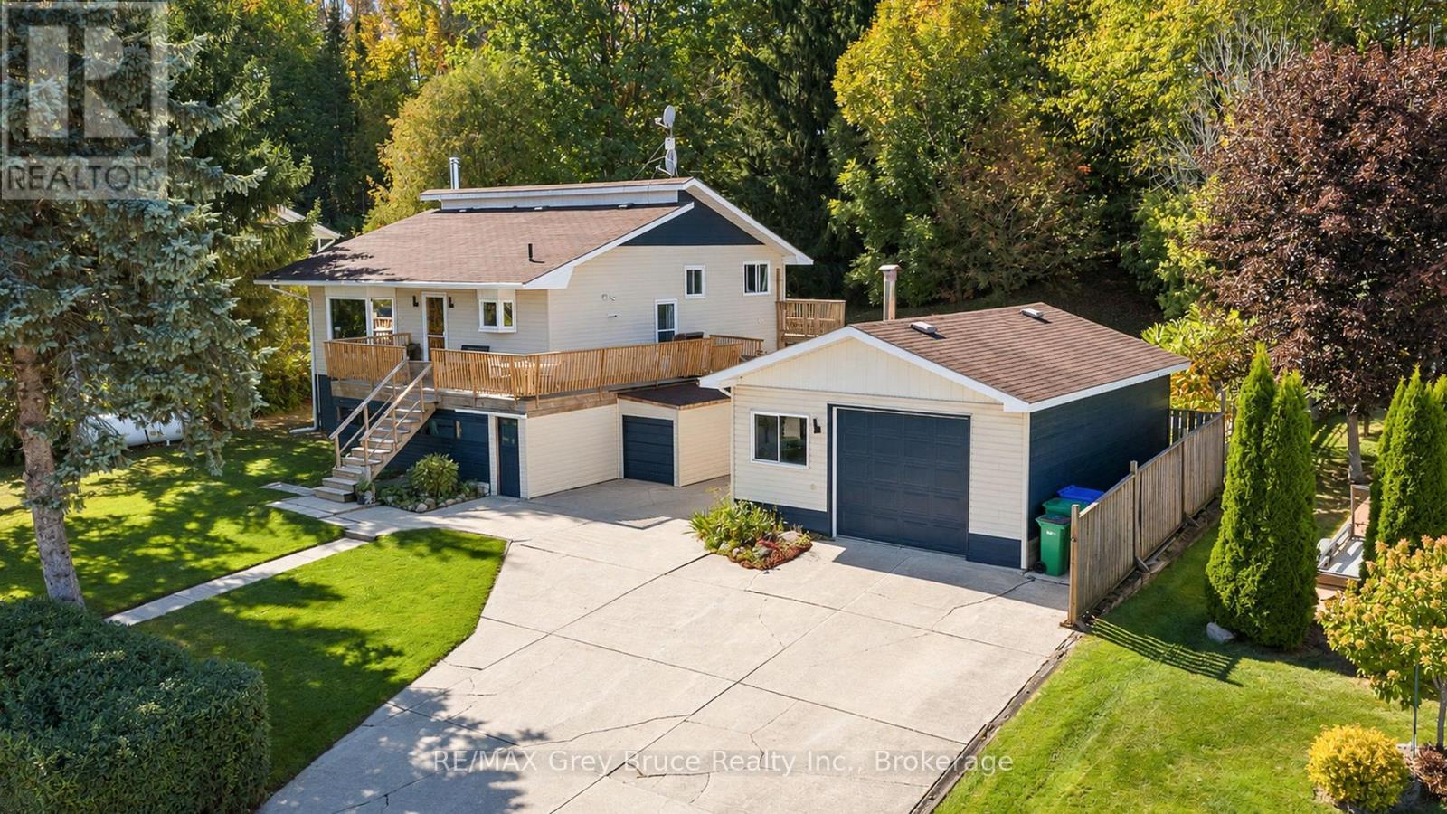 150 MACINTOSH DRIVE, Georgian Bluffs, Ontario