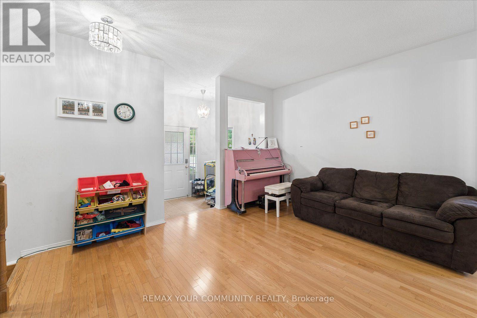 44 Antique Drive, Richmond Hill, Ontario  L4E 3X5 - Photo 5 - N13847038