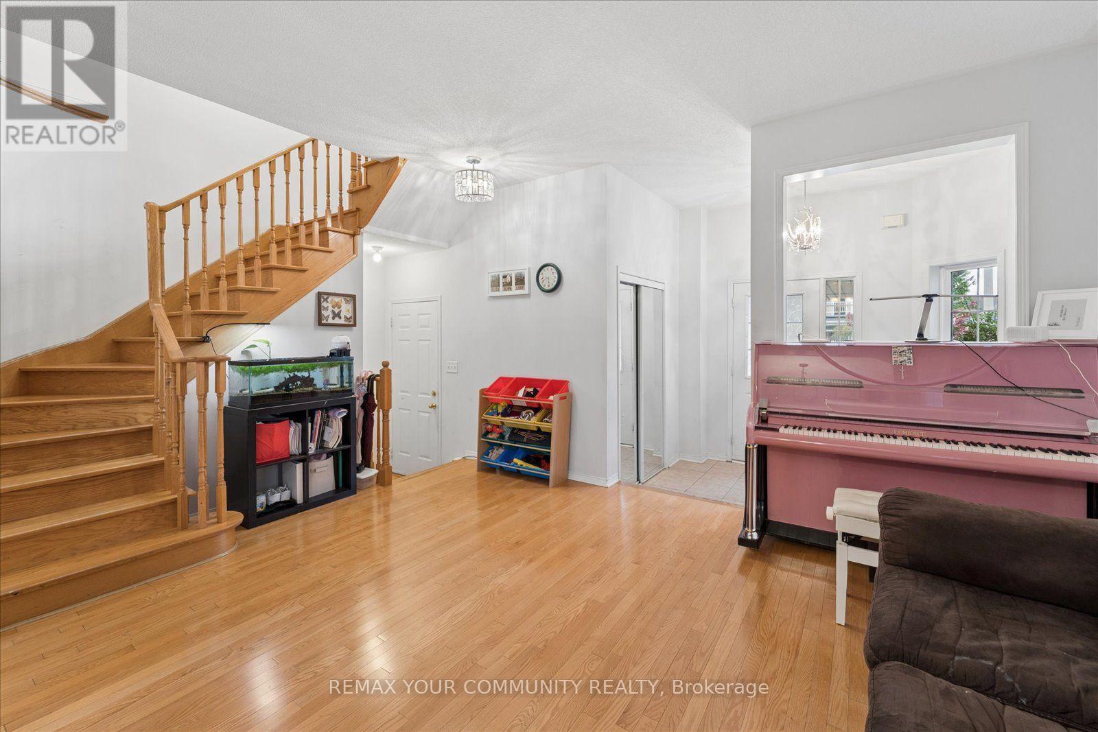 44 Antique Drive, Richmond Hill, Ontario  L4E 3X5 - Photo 6 - N13847038