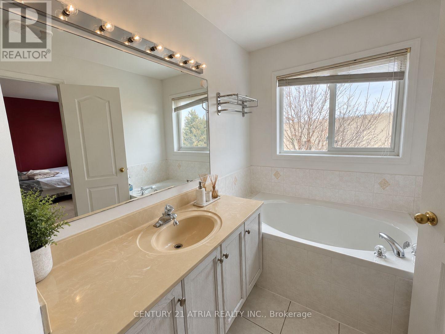 28 Interlacken Way, Markham, Ontario  L3R 5H9 - Photo 7 - N13847110