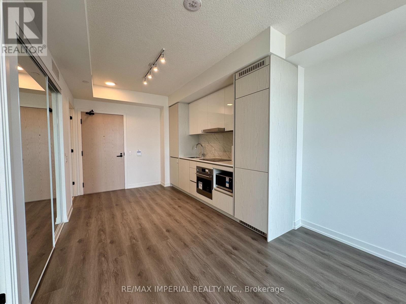 811 - 28 Interchange Way, Vaughan, Ontario  L4K 0P8 - Photo 5 - N13847174