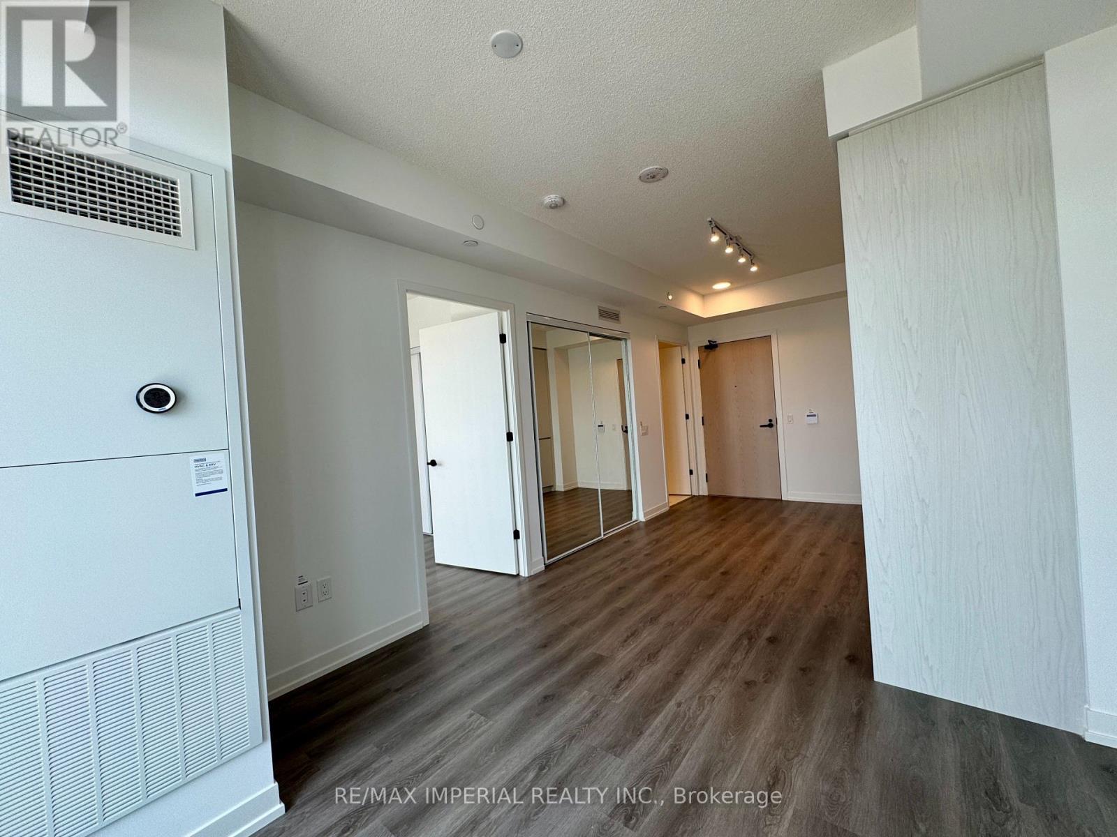 811 - 28 Interchange Way, Vaughan, Ontario  L4K 0P8 - Photo 6 - N13847174