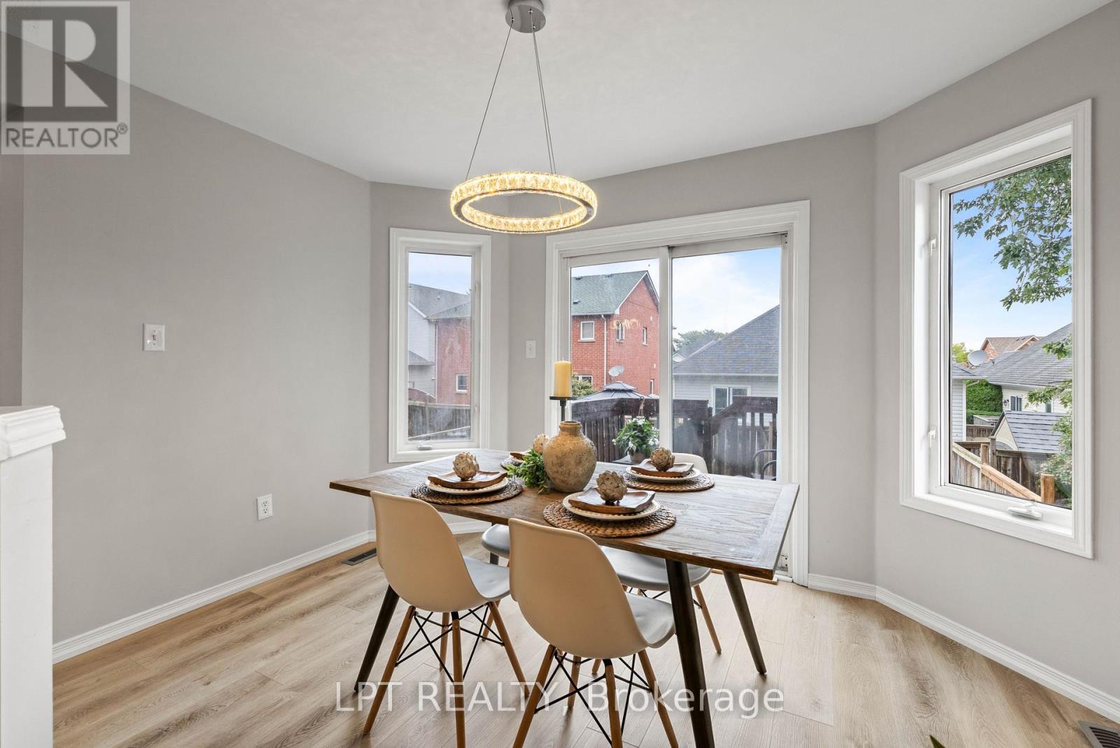 31 Laurendale Avenue, Georgina, Ontario  L4P 4A8 - Photo 14 - N13847324