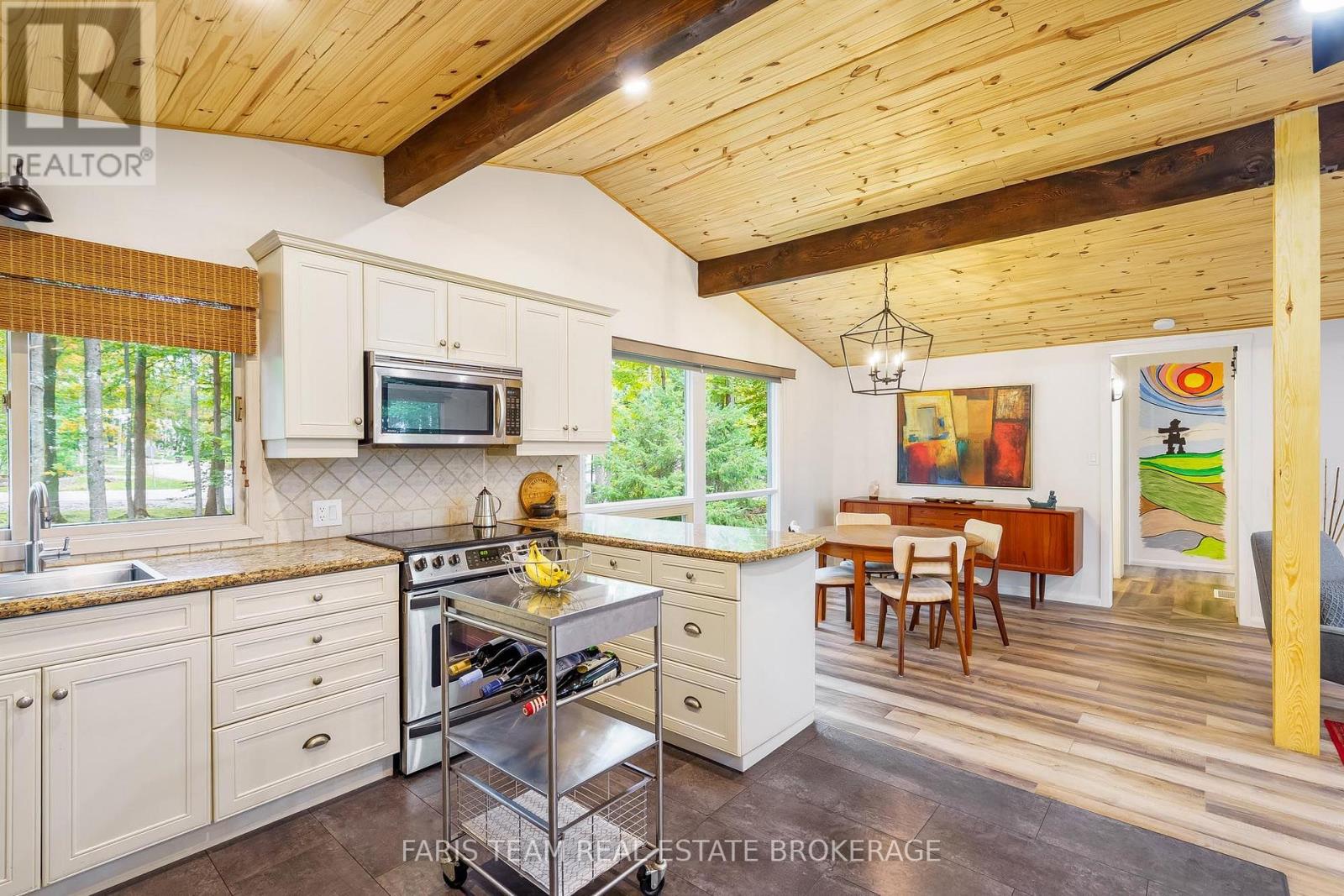 21 Slalom Drive, Oro-Medonte, Ontario  L0K 1N0 - Photo 6 - S13847062