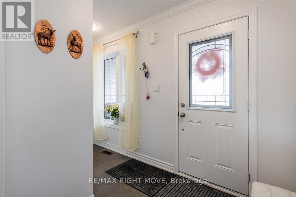 1 Sinclair Crescent, Ramara (Atherley), Ontario  L3V 6H7 - Photo 2 - S13847074