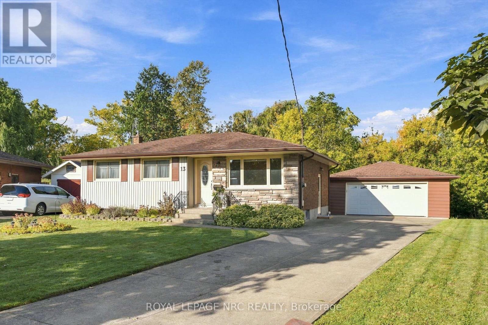 13 HARDWOOD GROVE, St. Catharines, Ontario