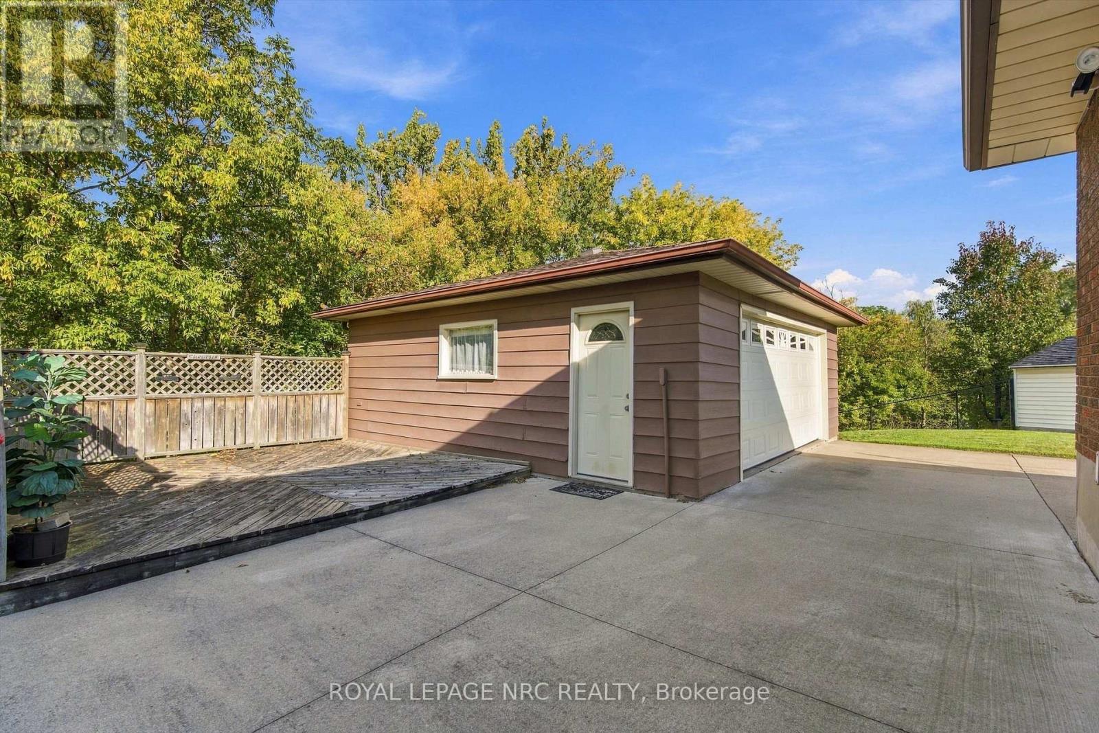 13 Hardwood Grove, St. Catharines, Ontario  L2P 1K3 - Photo 34 - X13846836