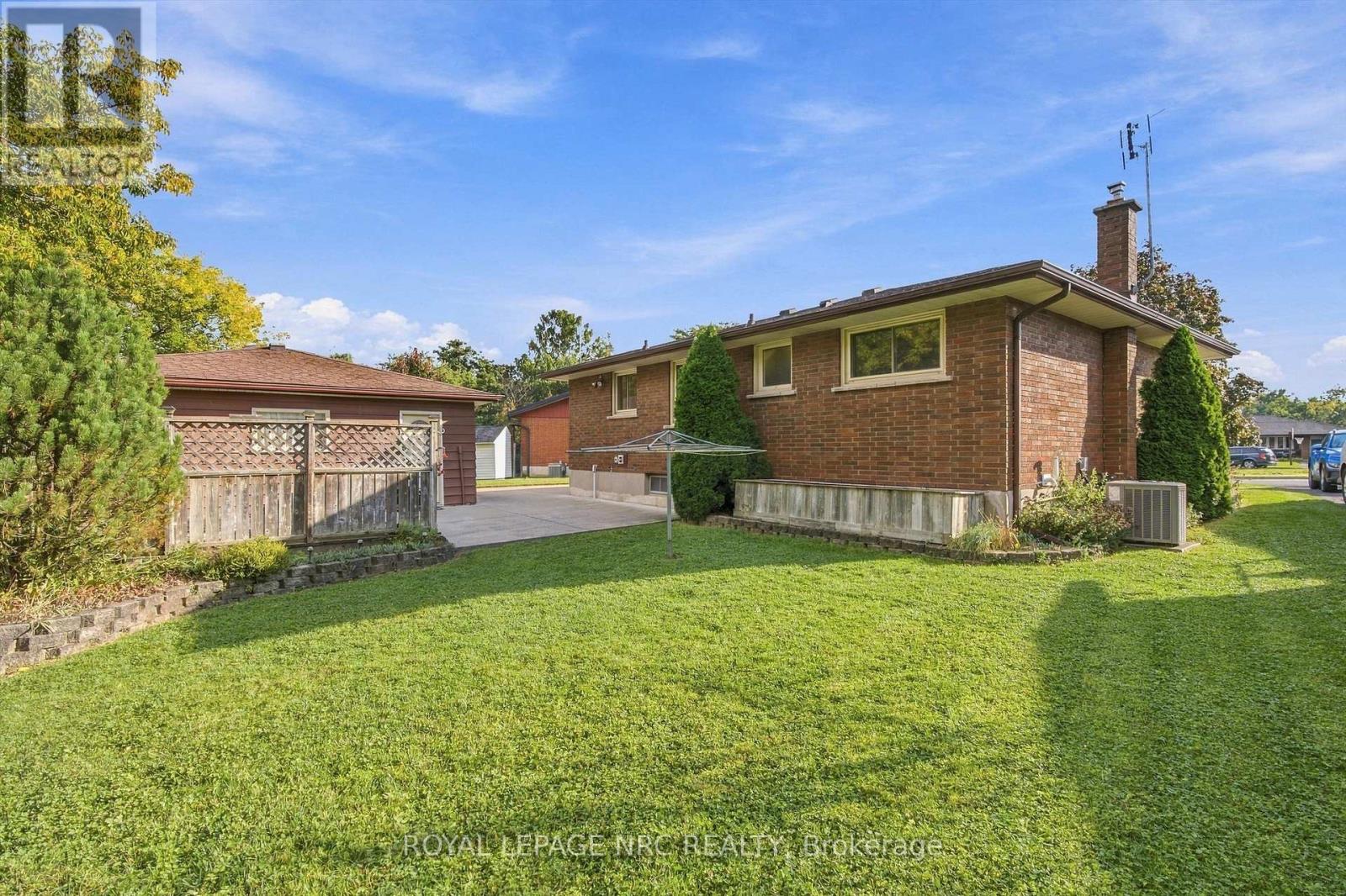 13 Hardwood Grove, St. Catharines, Ontario  L2P 1K3 - Photo 38 - X13846836