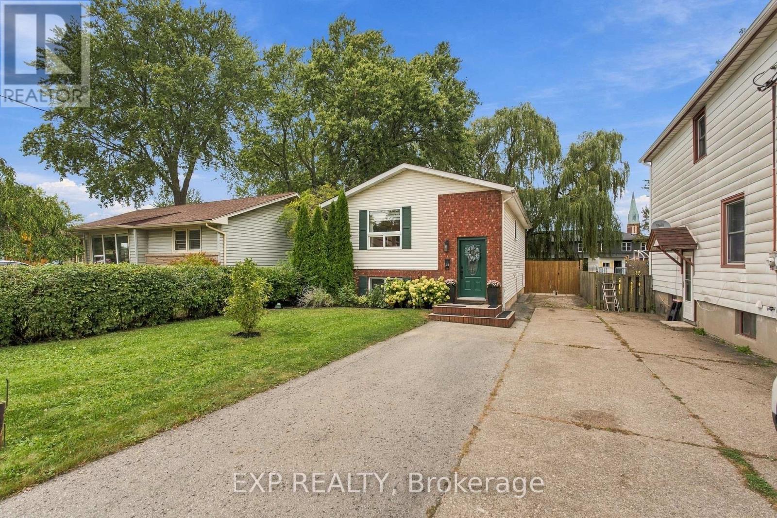 28 Maitland Street, Thorold, Ontario  L2V 3A7 - Photo 2 - X13846928