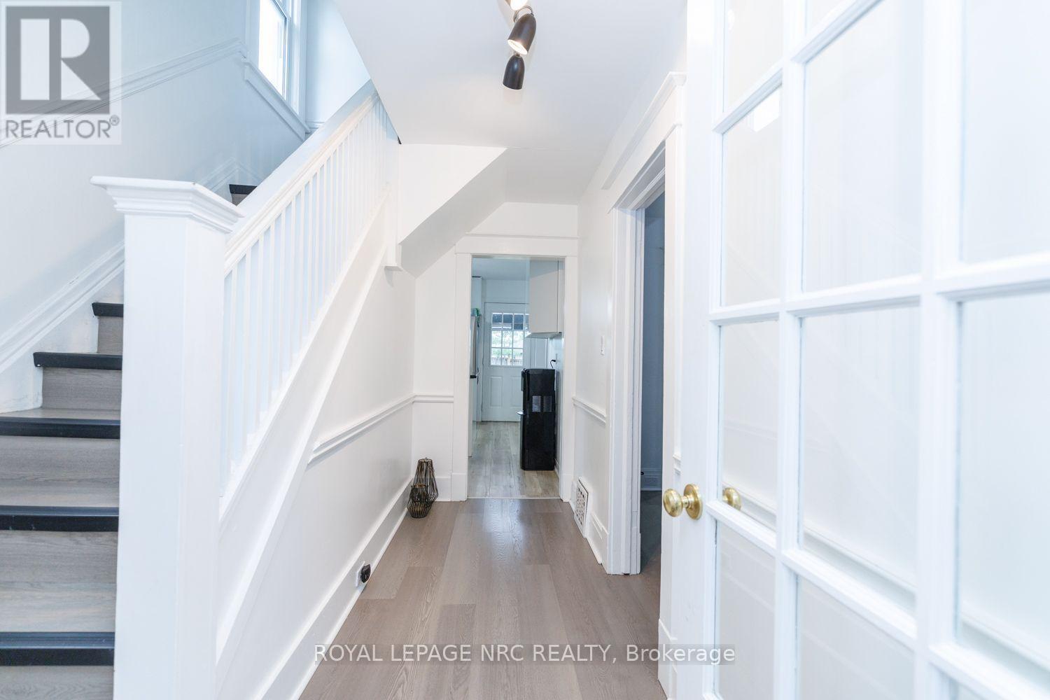 243 Geneva Street, St. Catharines, Ontario  L2R 4R2 - Photo 4 - X13846972