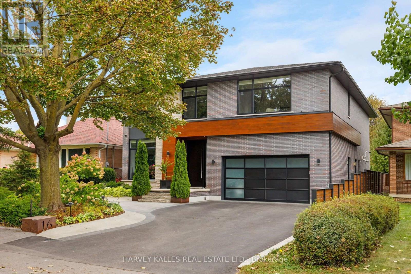 16 GRAYSTONE GARDENS, Toronto, Ontario
