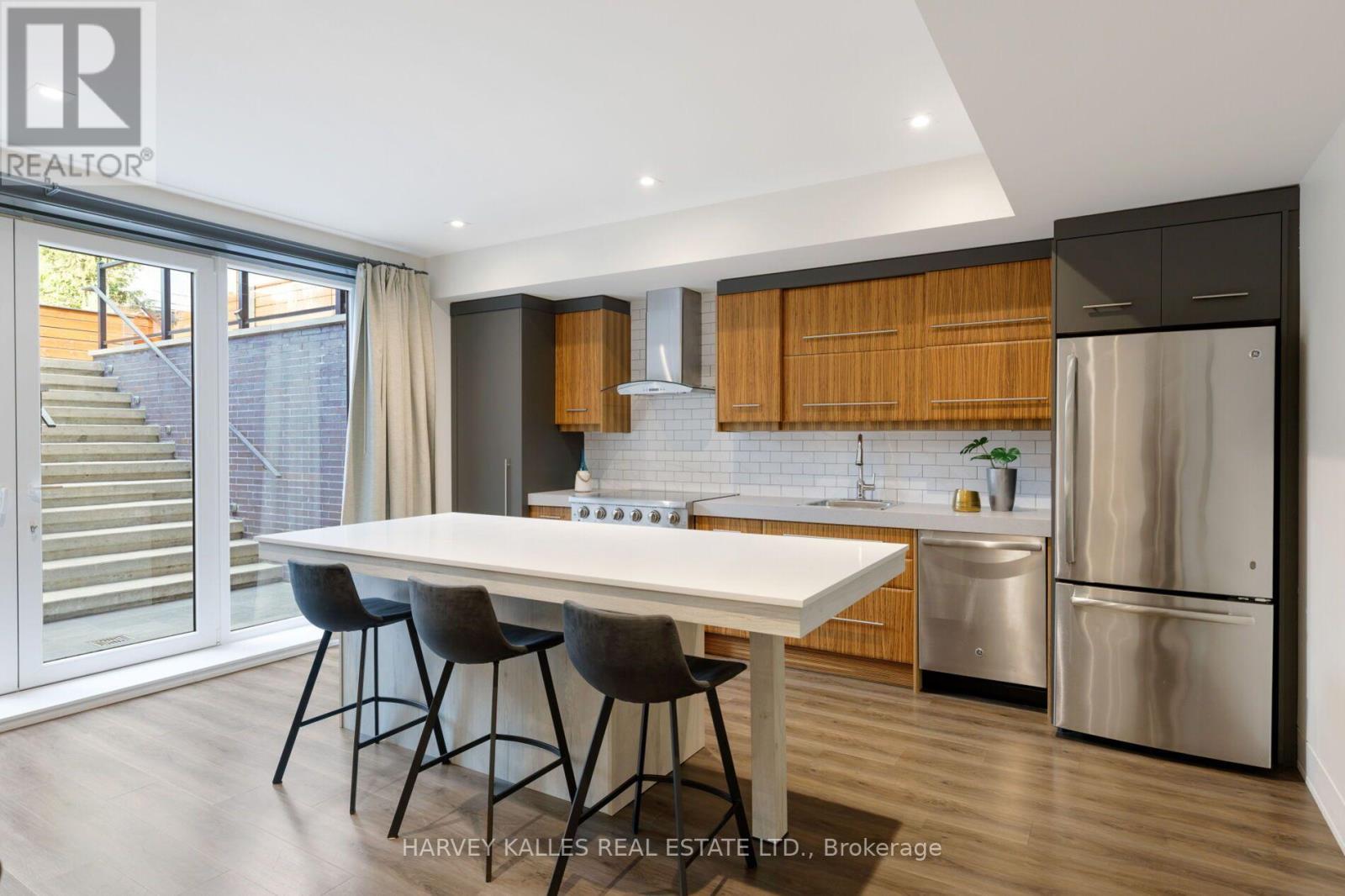 16 Graystone Gardens, Toronto, Ontario  M8Z 3C3 - Photo 37 - W13846858