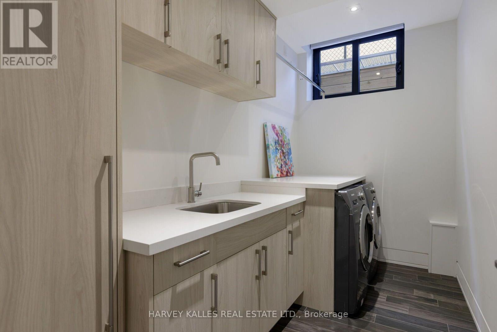 16 Graystone Gardens, Toronto, Ontario  M8Z 3C3 - Photo 45 - W13846858