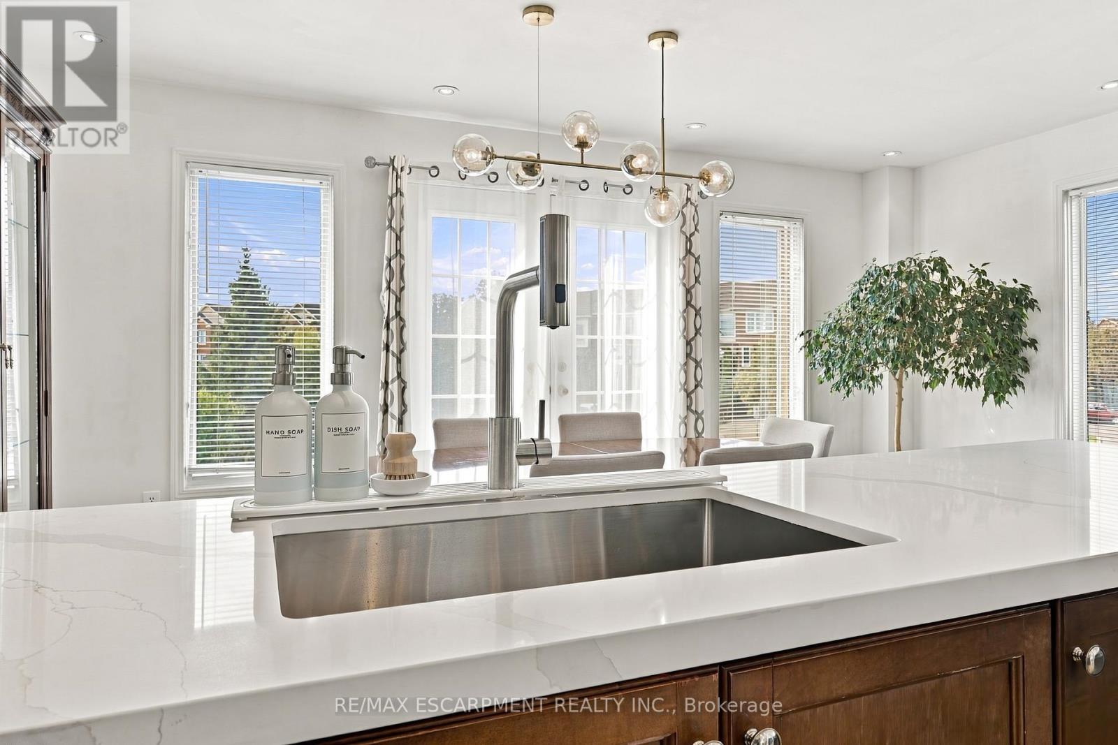 2239 Prescott Place, Burlington, Ontario  L7L 6L3 - Photo 11 - W13846870
