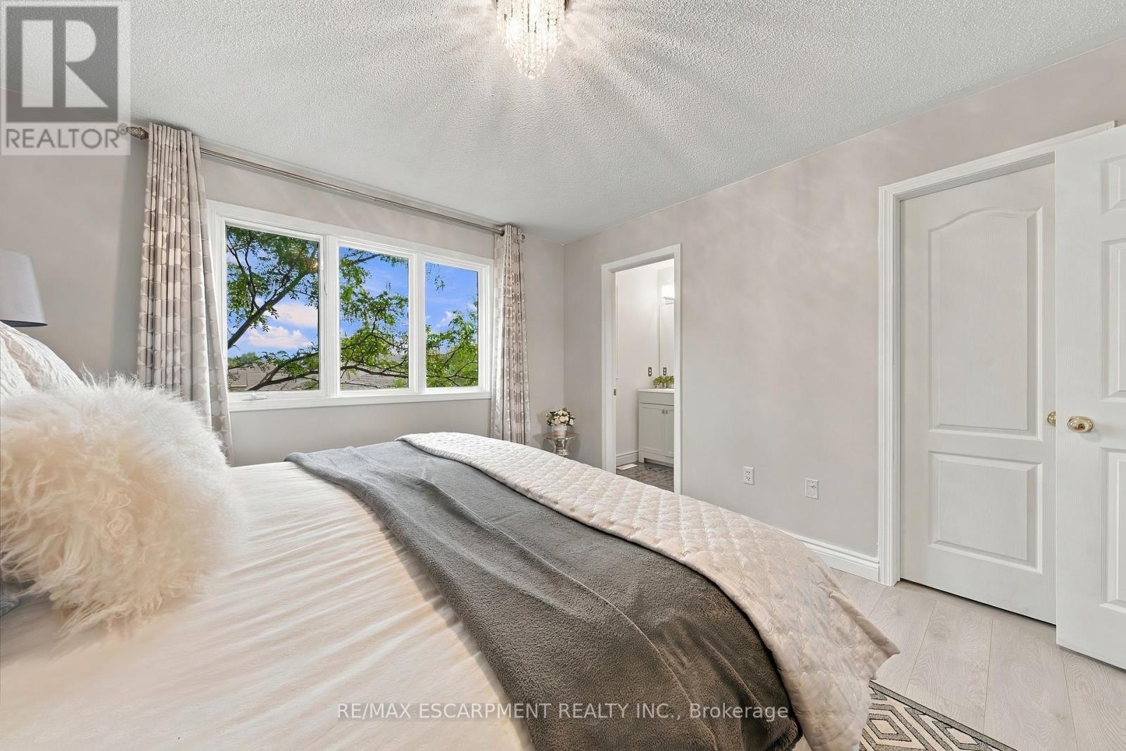 2239 Prescott Place, Burlington, Ontario  L7L 6L3 - Photo 19 - W13846870
