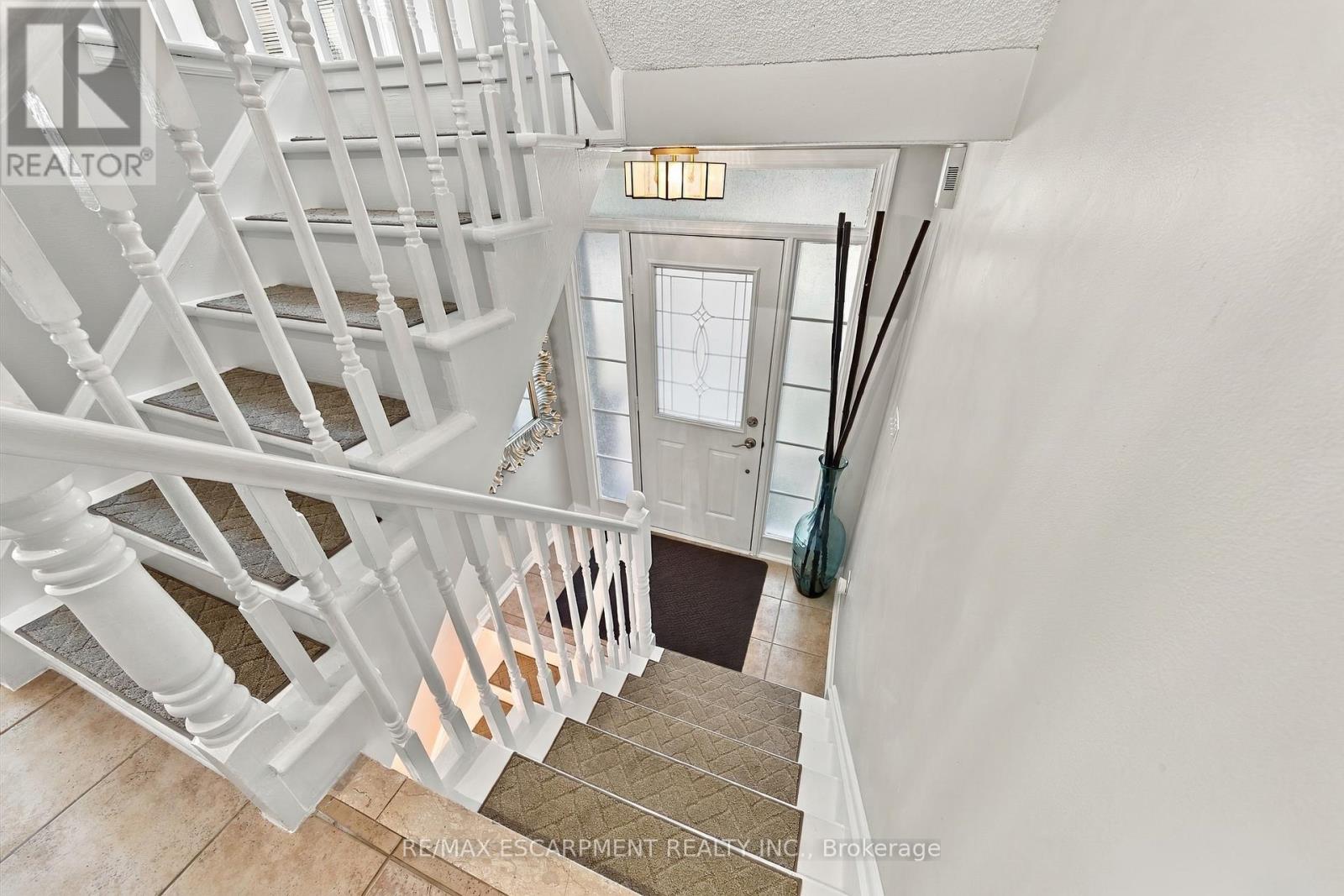 2239 Prescott Place, Burlington, Ontario  L7L 6L3 - Photo 4 - W13846870