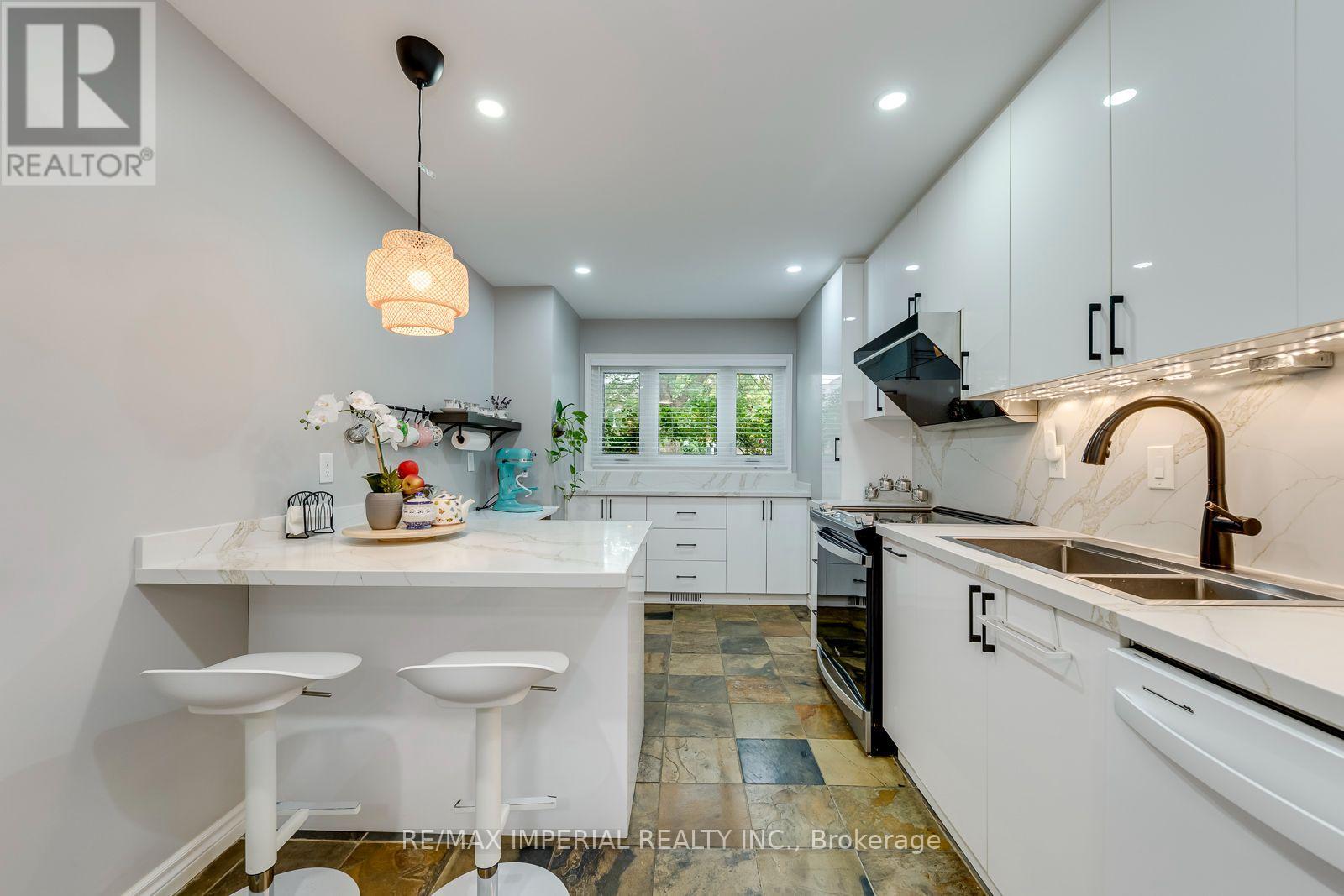 1107 Gable Drive, Oakville, Ontario  L6J 7R3 - Photo 13 - W13846942