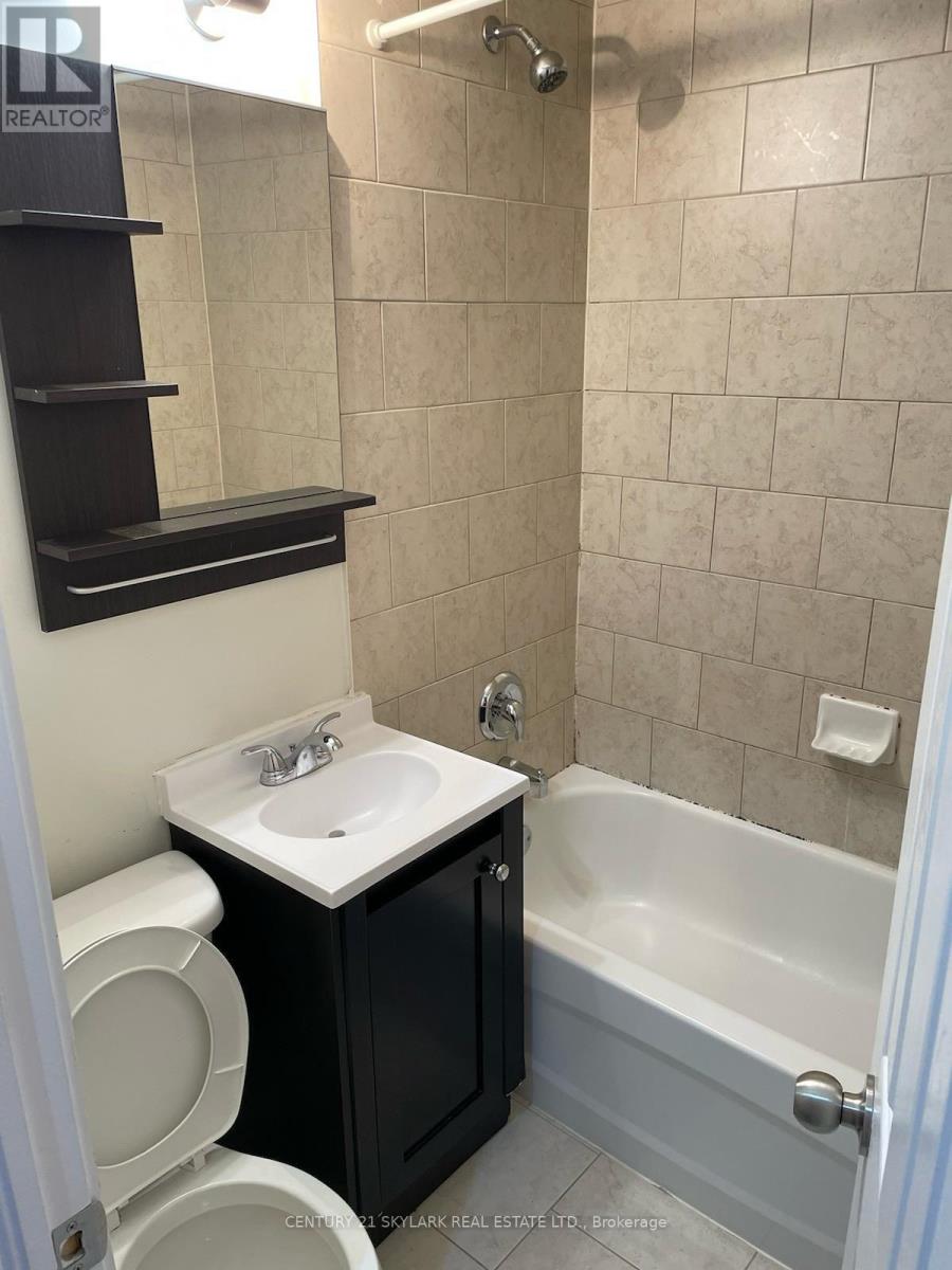 Lower - 78 Cavell Avenue, Toronto, Ontario  M8V 1P2 - Photo 5 - W13847024