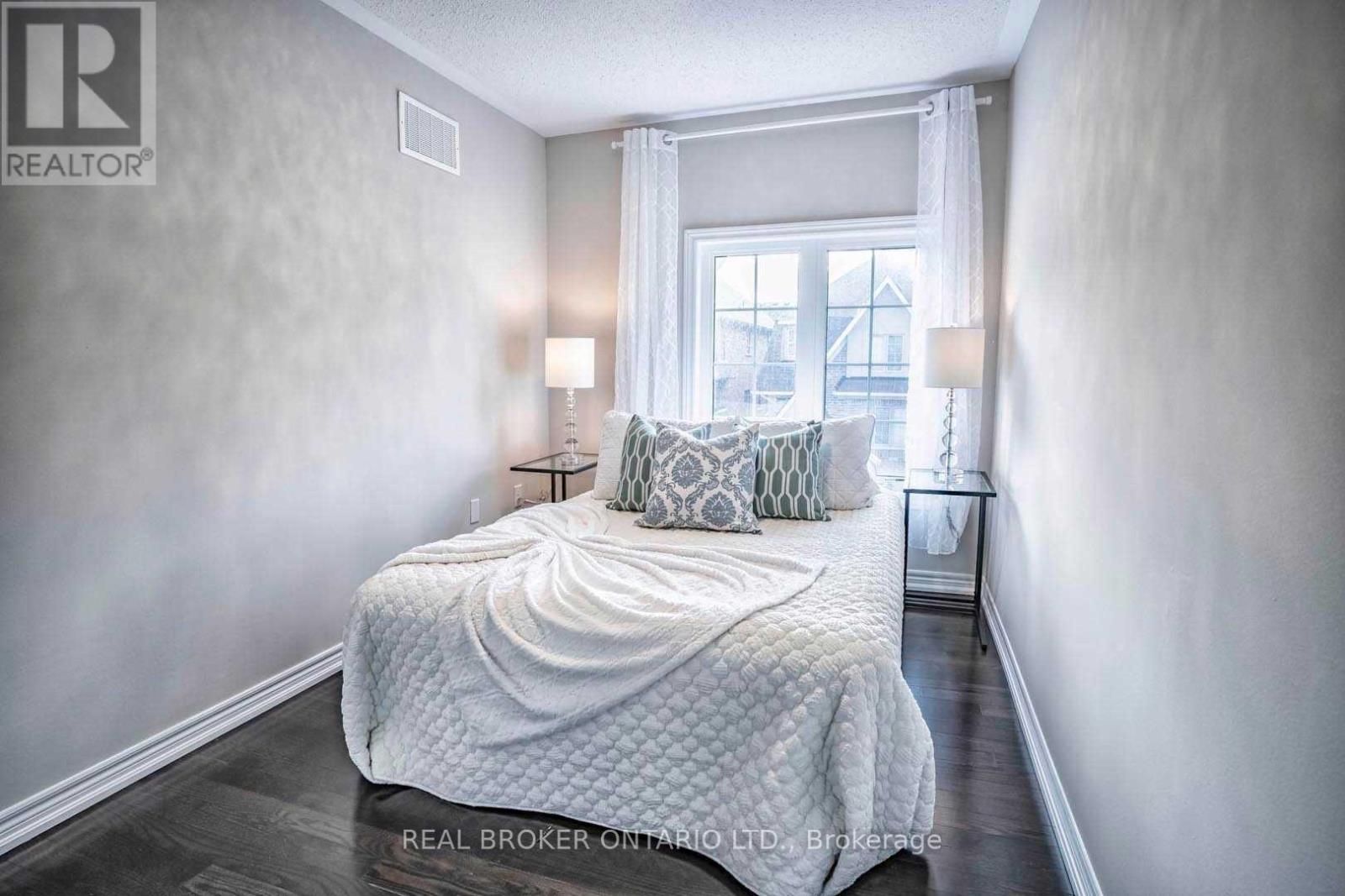 1424 Granrock Crescent, Mississauga, Ontario  L5V 0E1 - Photo 10 - W13847202