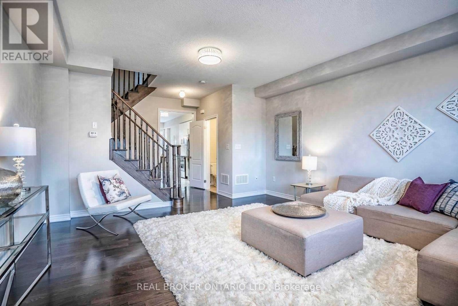 1424 Granrock Crescent, Mississauga, Ontario  L5V 0E1 - Photo 2 - W13847202