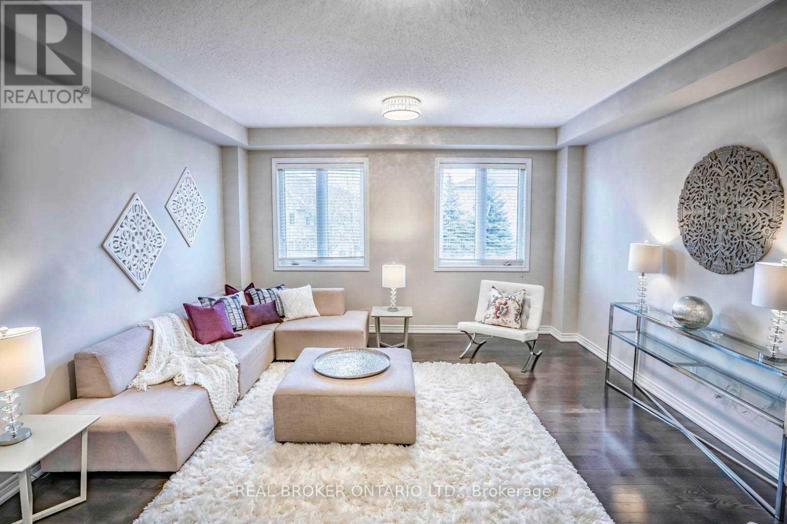 1424 Granrock Crescent, Mississauga, Ontario  L5V 0E1 - Photo 3 - W13847202