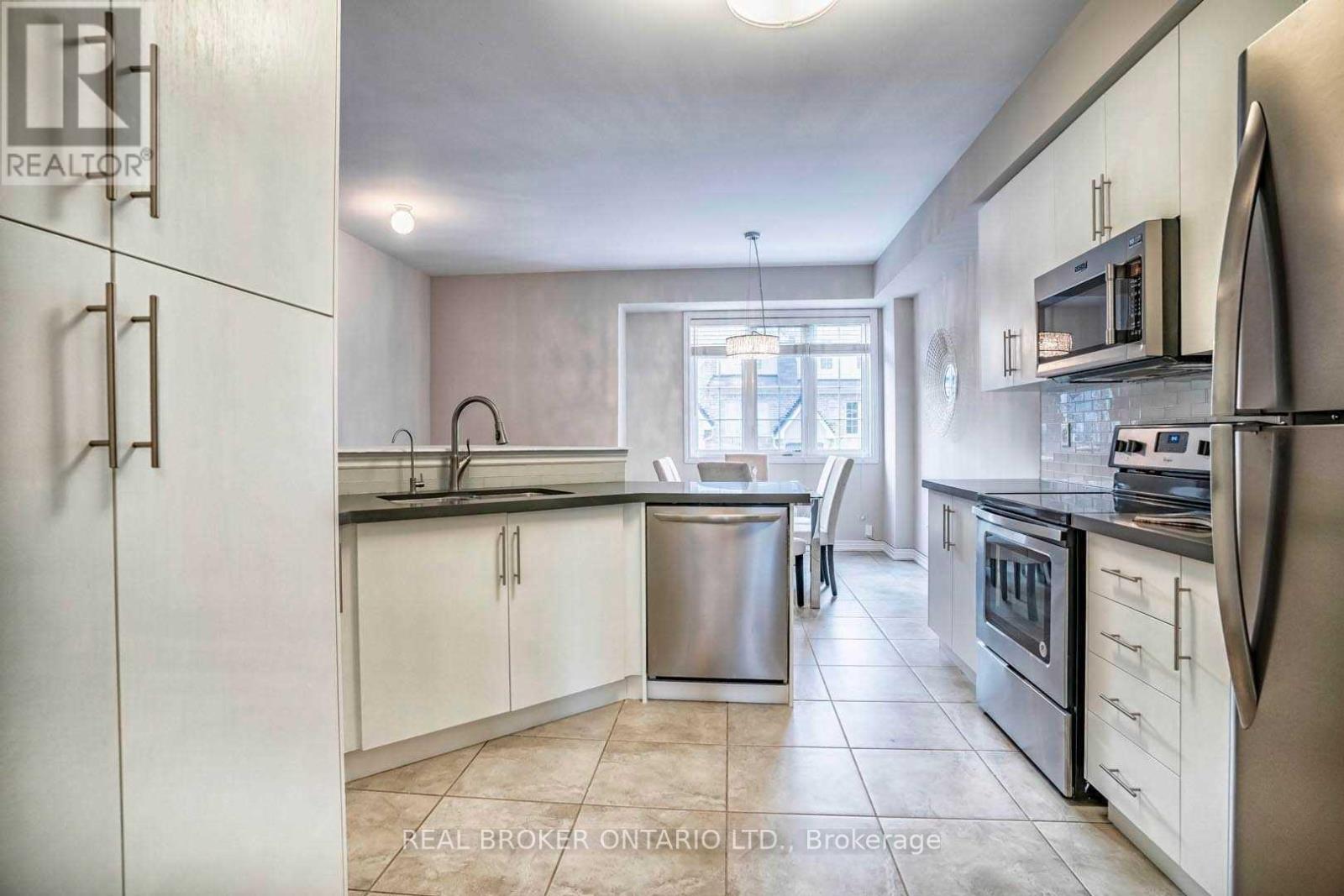 1424 Granrock Crescent, Mississauga, Ontario  L5V 0E1 - Photo 4 - W13847202