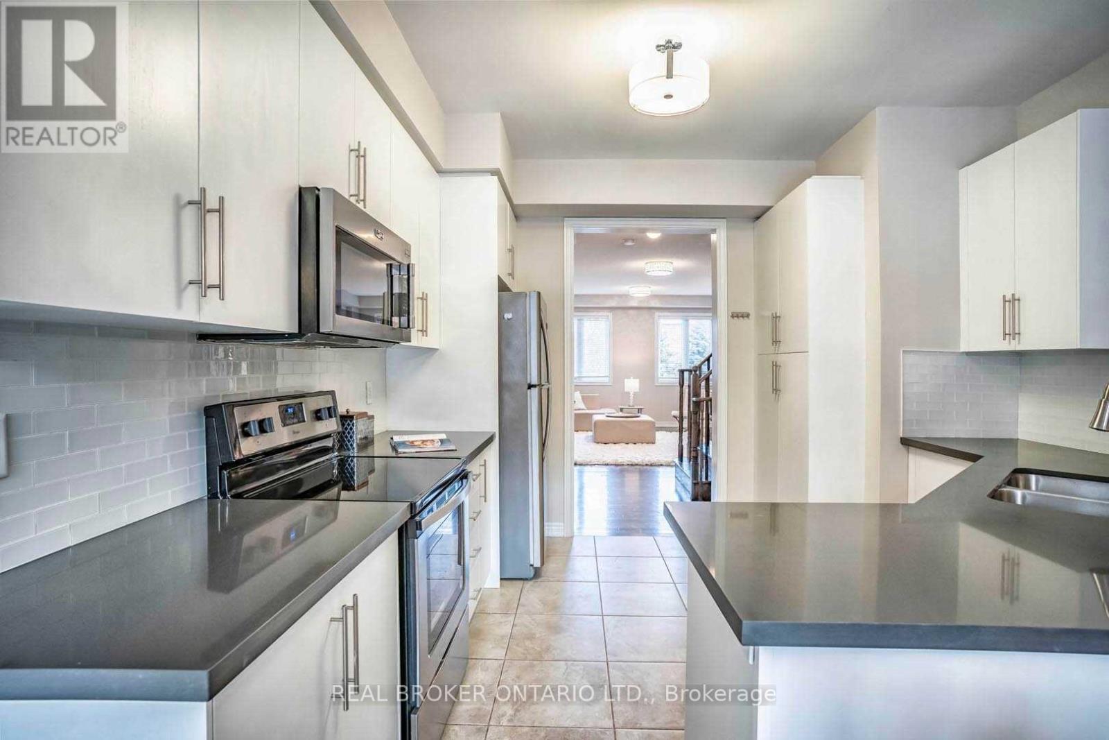 1424 Granrock Crescent, Mississauga, Ontario  L5V 0E1 - Photo 5 - W13847202