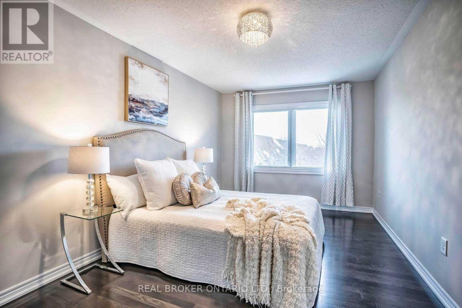 1424 Granrock Crescent, Mississauga, Ontario  L5V 0E1 - Photo 8 - W13847202