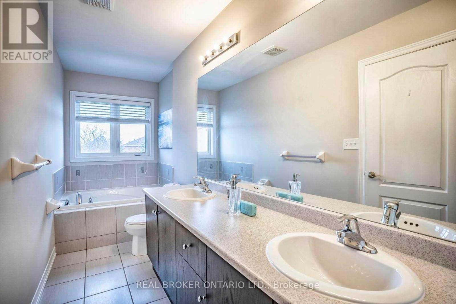 1424 Granrock Crescent, Mississauga, Ontario  L5V 0E1 - Photo 9 - W13847202