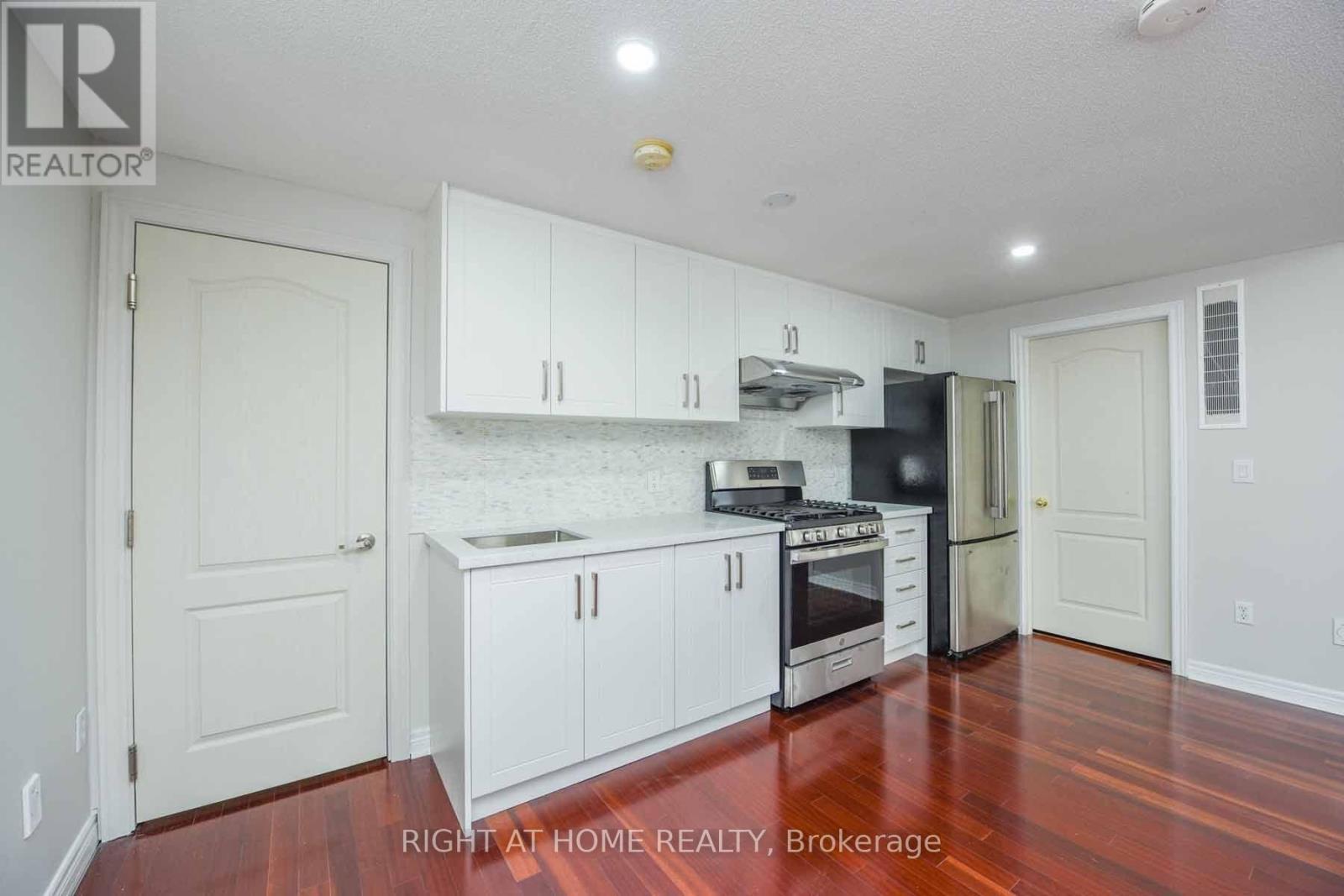 Lower - 2229 Glazebrook Circle, Oakville, Ontario  L6M 5B5 - Photo 4 - W13847276