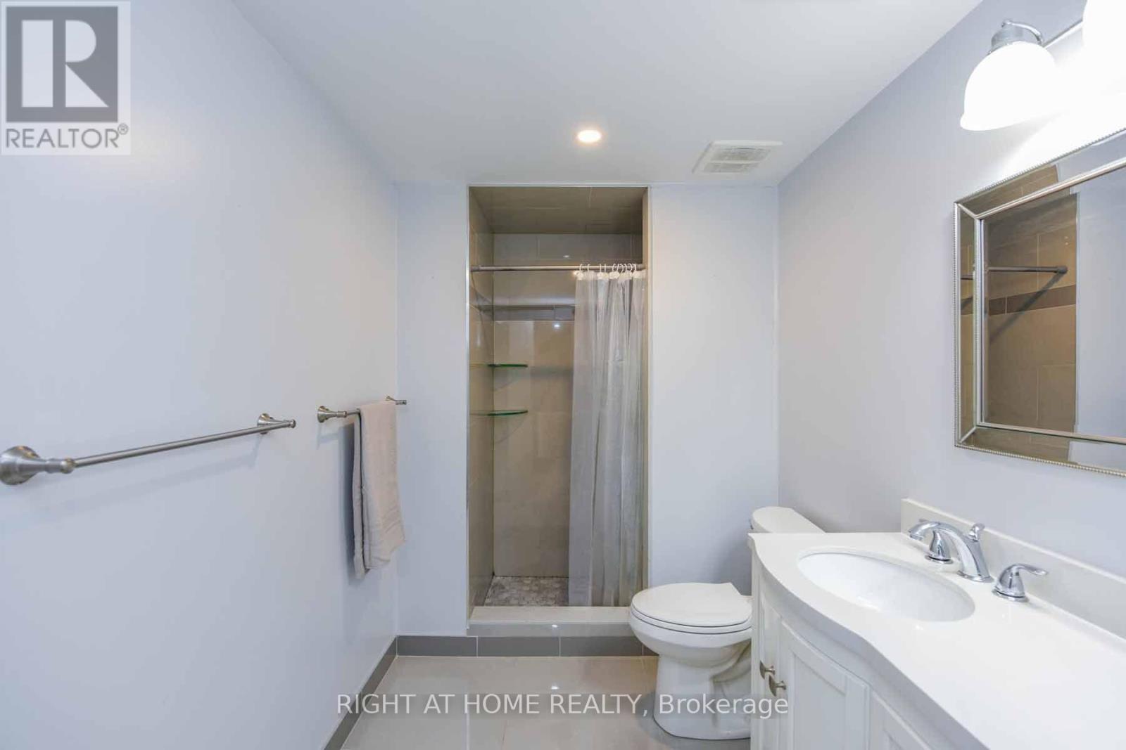 Lower - 2229 Glazebrook Circle, Oakville, Ontario  L6M 5B5 - Photo 8 - W13847276