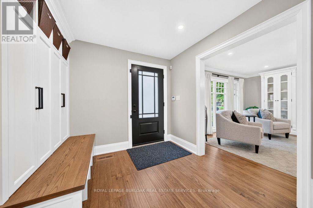 385 Rosslyn Drive, Burlington, Ontario  L7T 1S6 - Photo 2 - W13847330