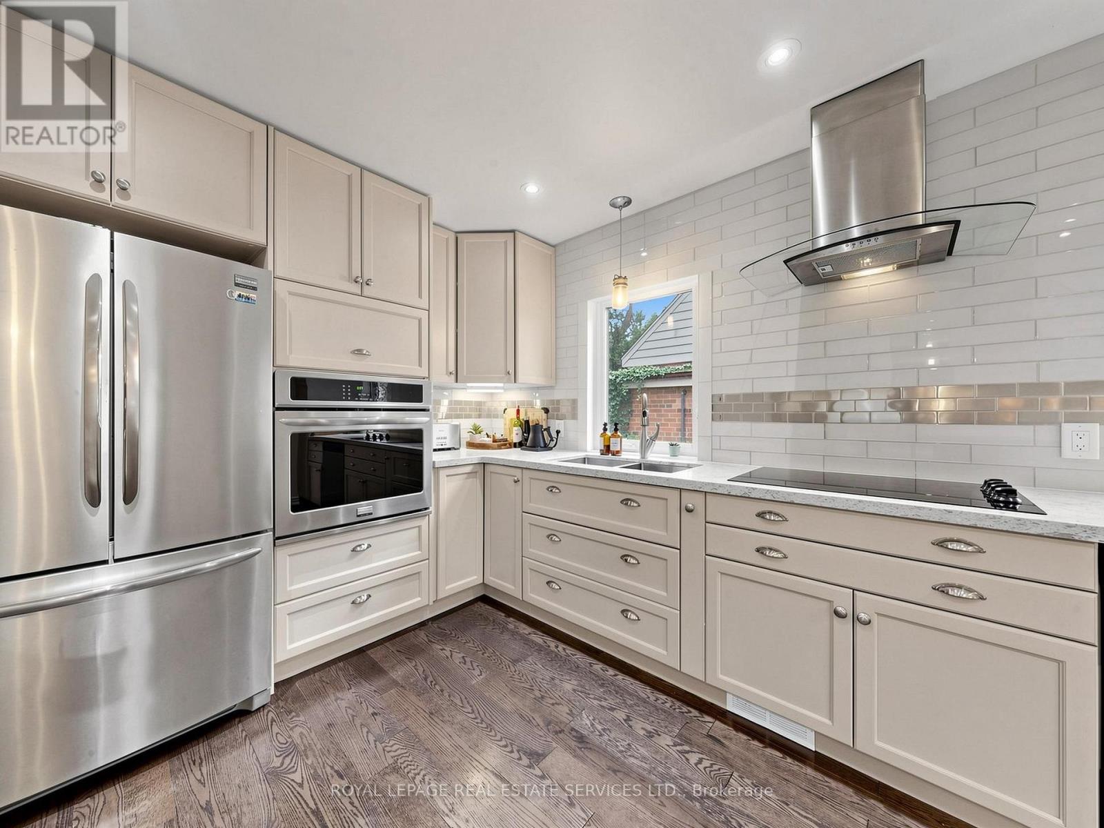 5 Ambleside Avenue, Toronto, Ontario  M8Z 2H5 - Photo 12 - W13847344