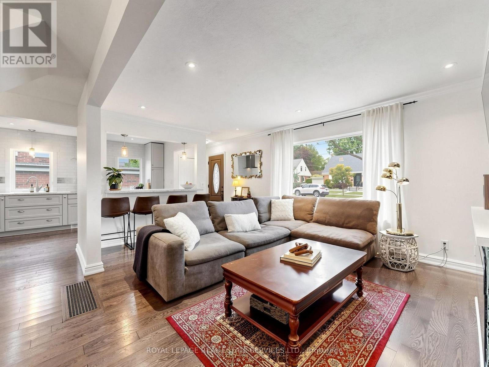 5 Ambleside Avenue, Toronto, Ontario  M8Z 2H5 - Photo 2 - W13847344