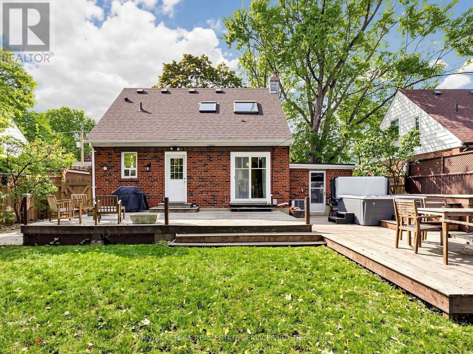 5 Ambleside Avenue, Toronto, Ontario  M8Z 2H5 - Photo 38 - W13847344