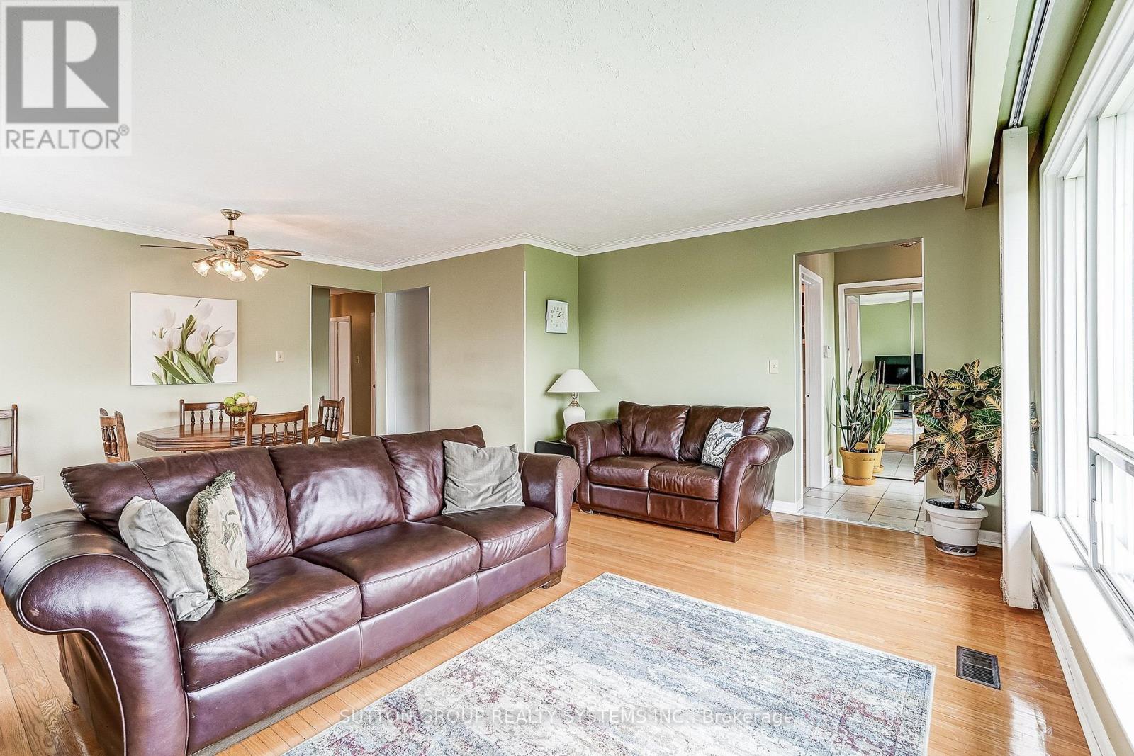 20 Taysham Crescent, Toronto, Ontario  M9V 1X2 - Photo 8 - W13768576