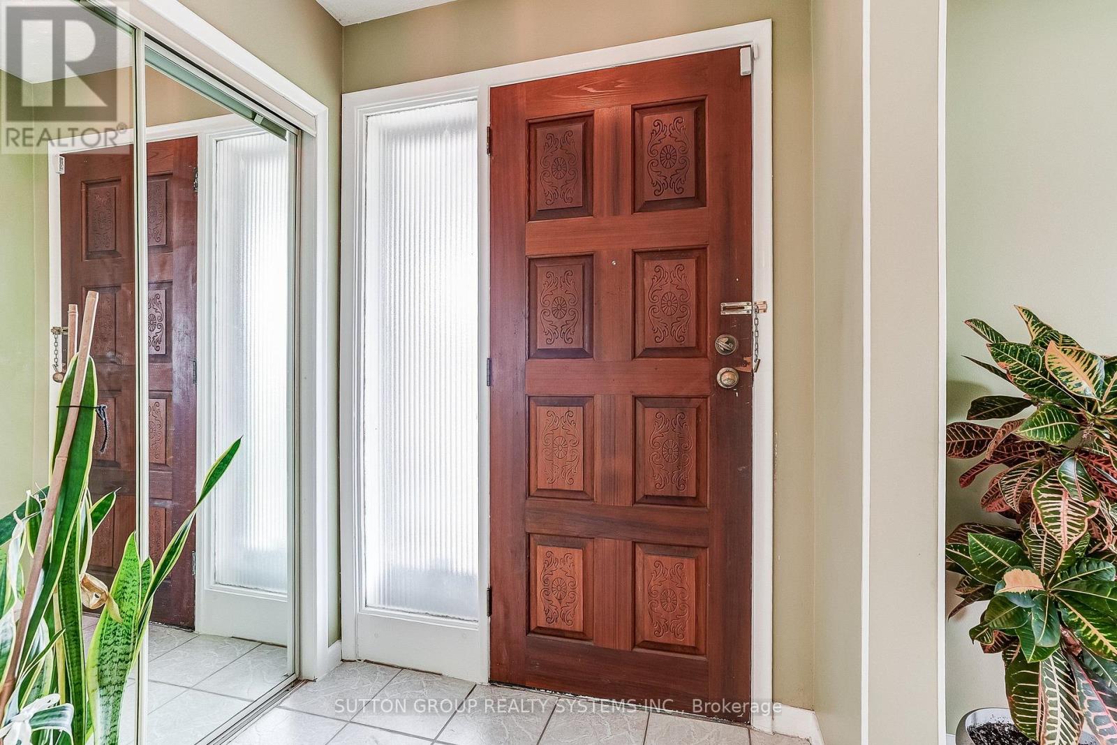 20 Taysham Crescent, Toronto, Ontario  M9V 1X2 - Photo 6 - W13768576