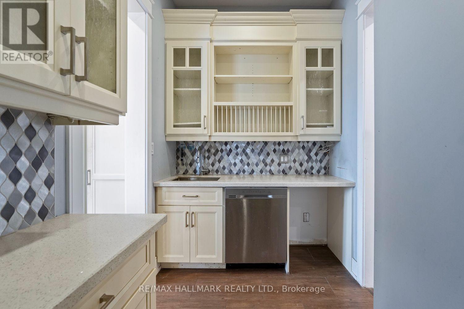 10 Sunray Crescent, Toronto, Ontario  M3M 2C5 - Photo 7 - W13821206